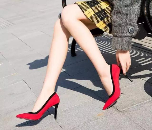 几款能够让美眉们一眼就爱上的细高跟单鞋