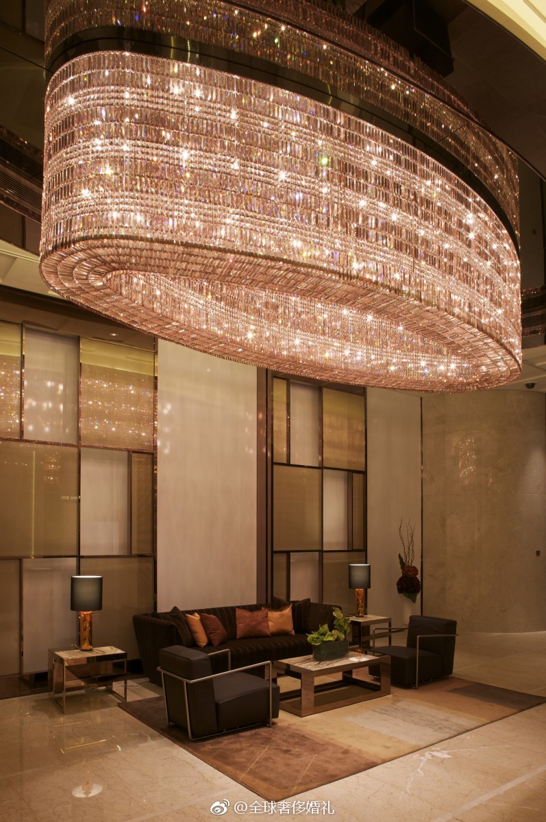 奢华婚礼标配水晶灯看着就好贵