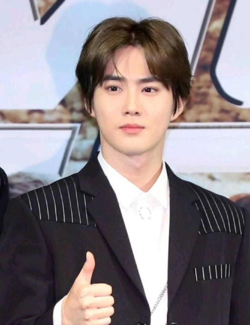 Exo全员西装look 眼线美男边伯贤抢镜 雕刻美男吴世 Exo全员西装look 眼线美男边伯贤抢镜 雕刻美男吴世