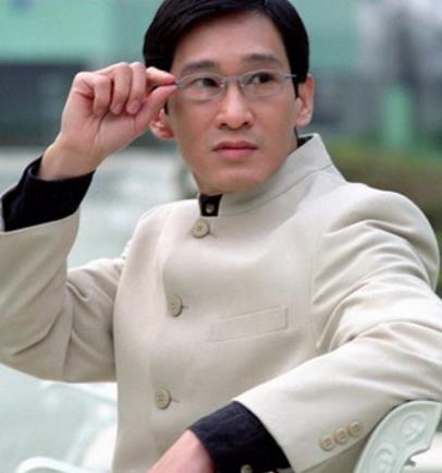傅彪可以说是王劲松的贵人,电视剧拍完之后,傅彪觉得王劲松的演技很好