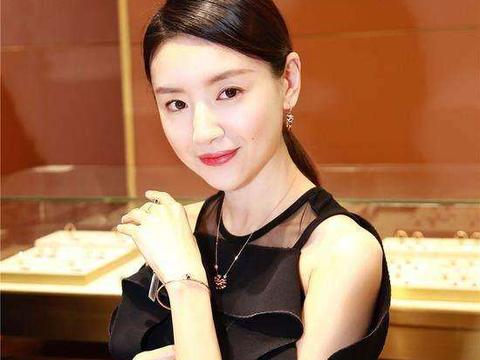 六个董洁里有一个是刘诗诗, 两人五官太像了, 铁粉都找不到