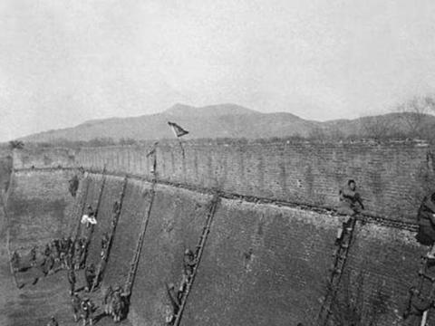 古代战争用云梯攻城,看上去一推就倒的云梯,守城士兵为啥不推呢|城墙|攻城|士兵_新浪新闻