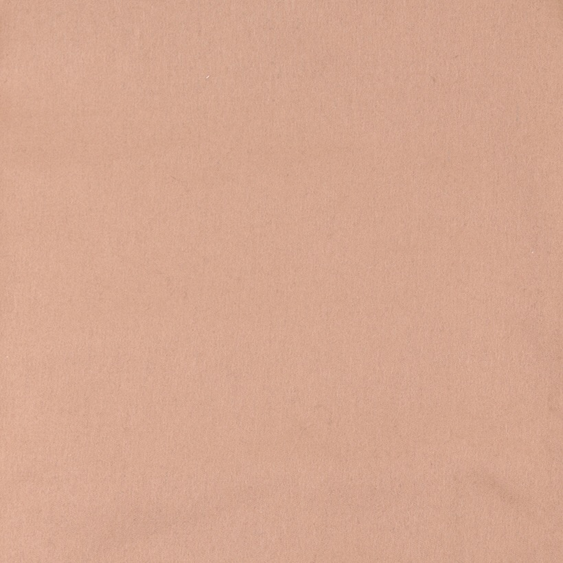 毛呢适合春天稍稍温度有些低的时候,一条纯色的毛呢阔腿裤,色彩素雅更