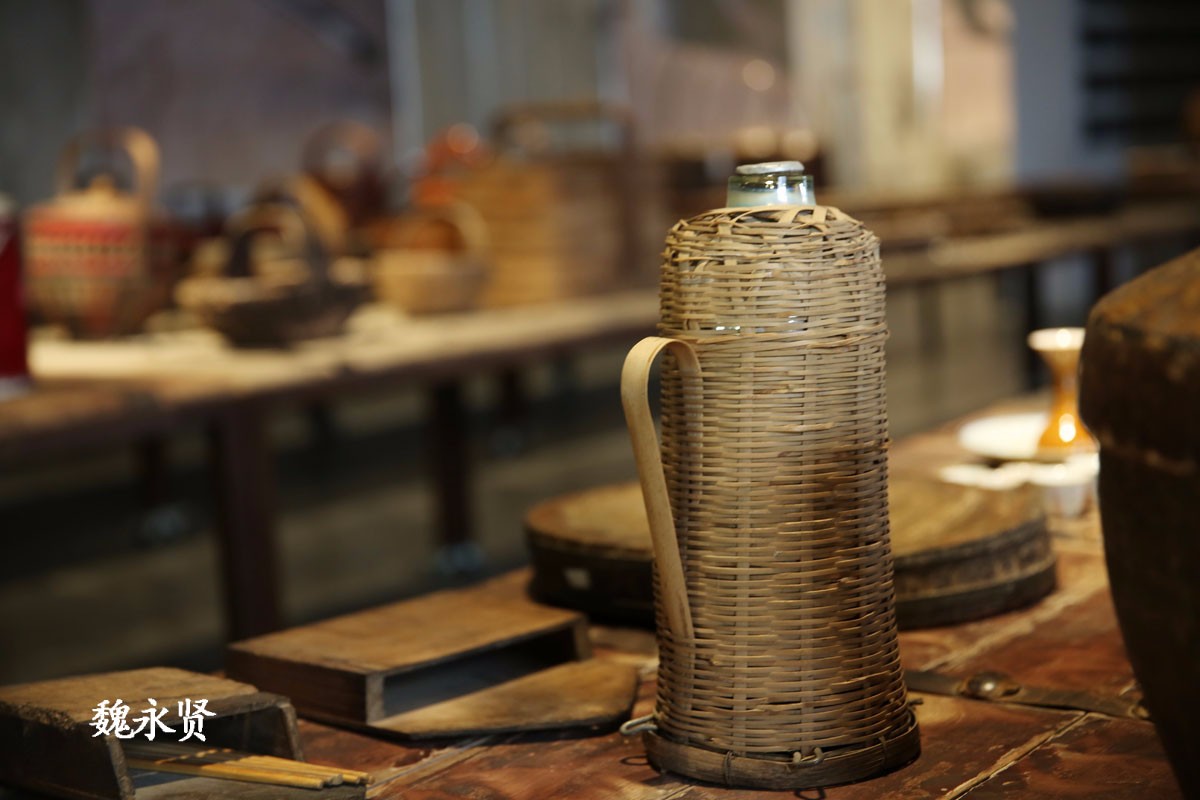 老钢厂里藏百姓用过的老物件 唤醒久远的生活记忆