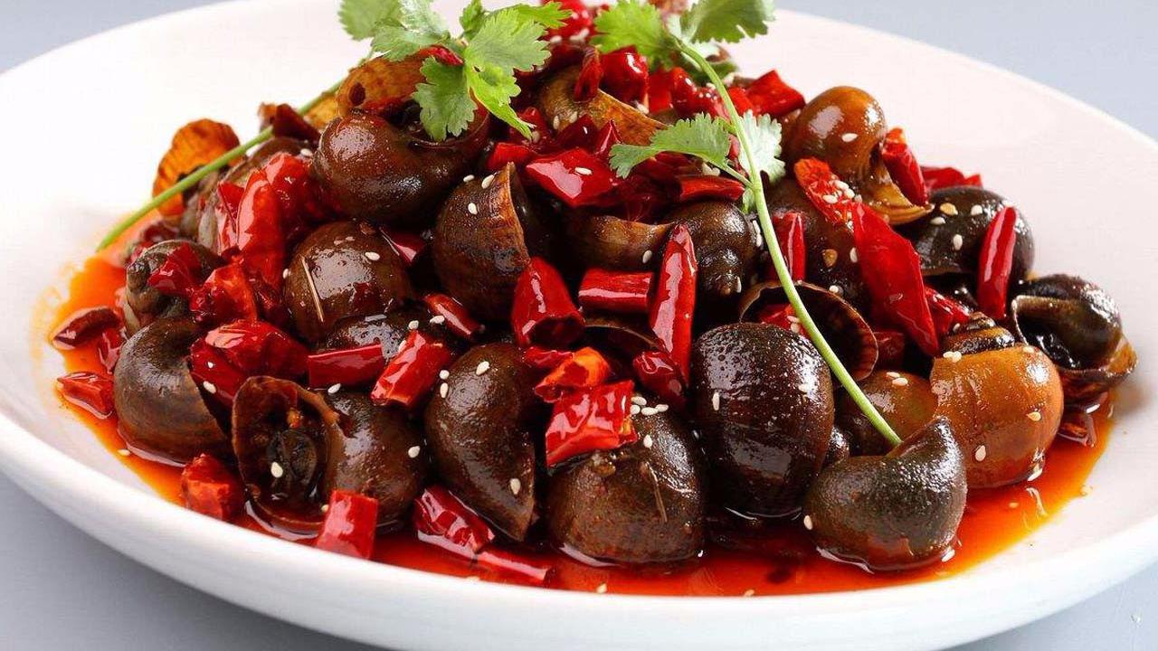 夜宵吃烧烤吸田螺,最怕吃到寄生虫,这2种食物千万别碰!