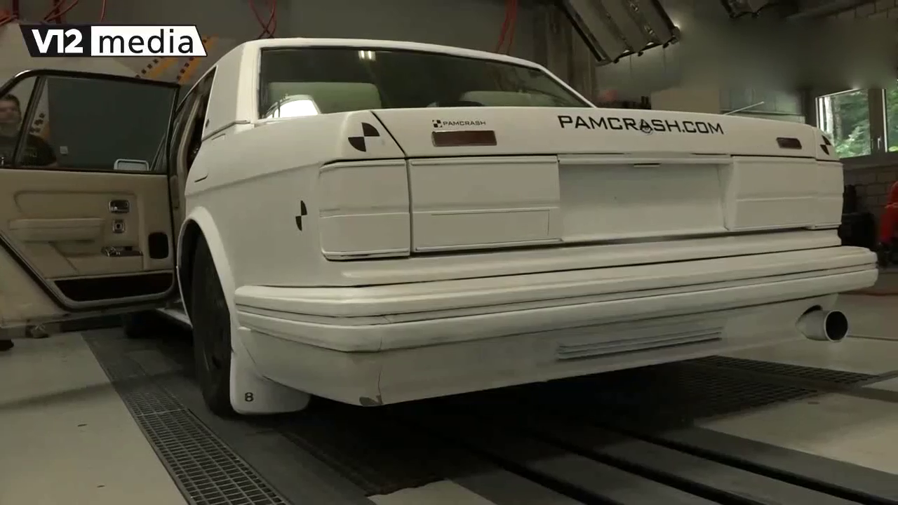 500多万的宾利到底值不值这个价?来个碰撞测试你就知道了