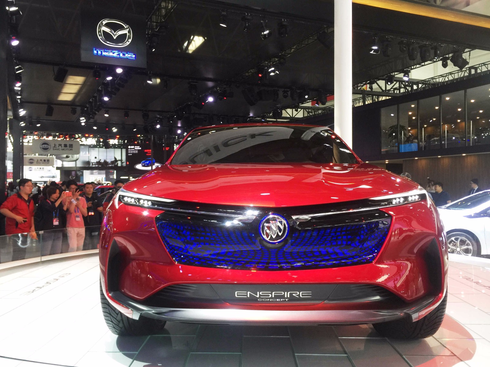 本次车展上,别克展台的纯电动suv概念车别克enspire吸引了大众眼球.