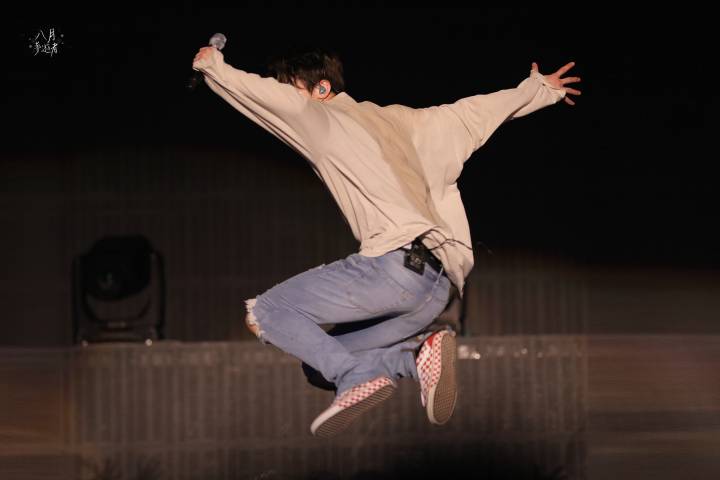 今天的新发型太酷了|蔡徐坤|发型|美颜_新浪网