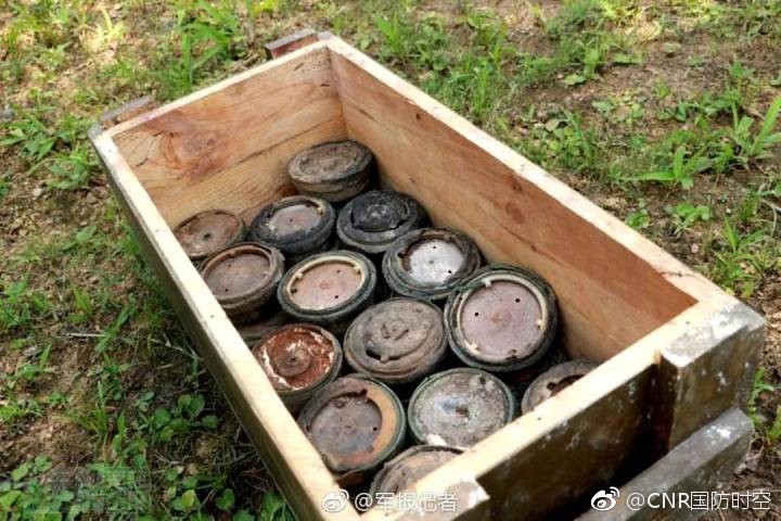 12000余枚地雷和爆炸物在老山地区集中销毁
