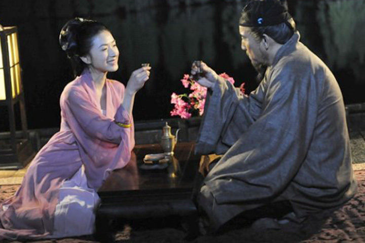 古代的青楼,为何都雇佣一些壮汉?仅仅是看家护院吗?