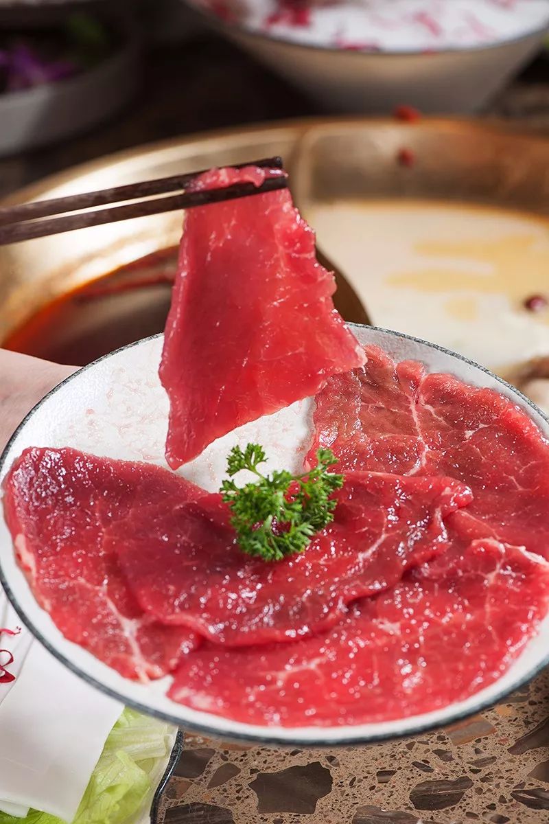 这盘嫩牛肉也相当不错,满满都是精肉,而且相对来说比较厚,吃在嘴里