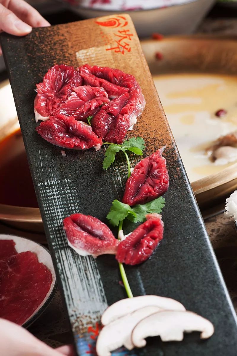 郡花这次坎爷在摆盘上可是下足了功夫,这道高颜值的菜品,第一次把玫瑰