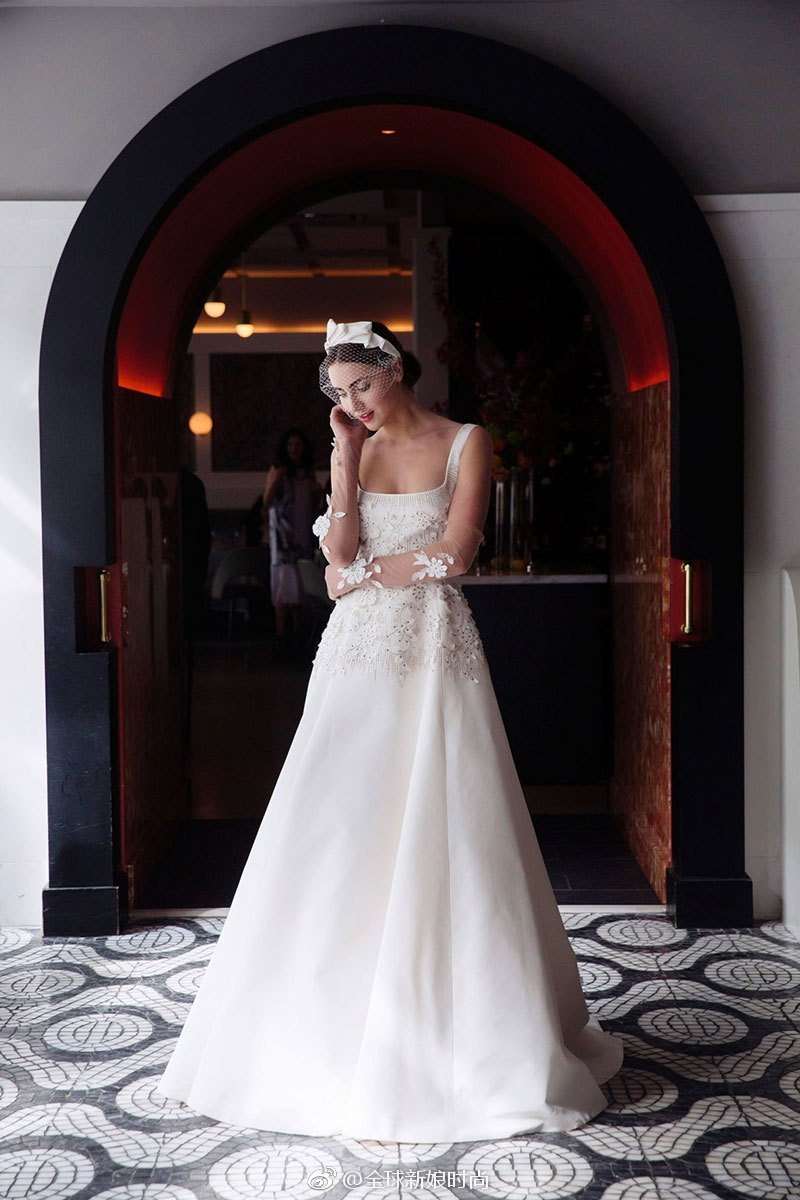 给甜美女孩的绮丽婚纱_新浪看点