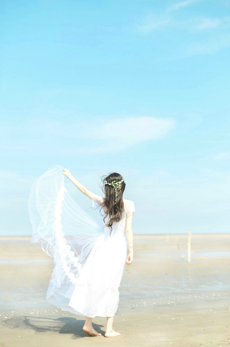 海边白裙花环女神清丽随风飘扬写真集 @微相册 @微博摄影