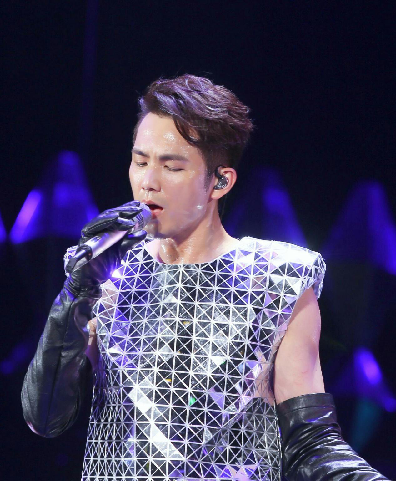 他是公认的古装美男子 金古梁温四大家的武侠作品演了个遍