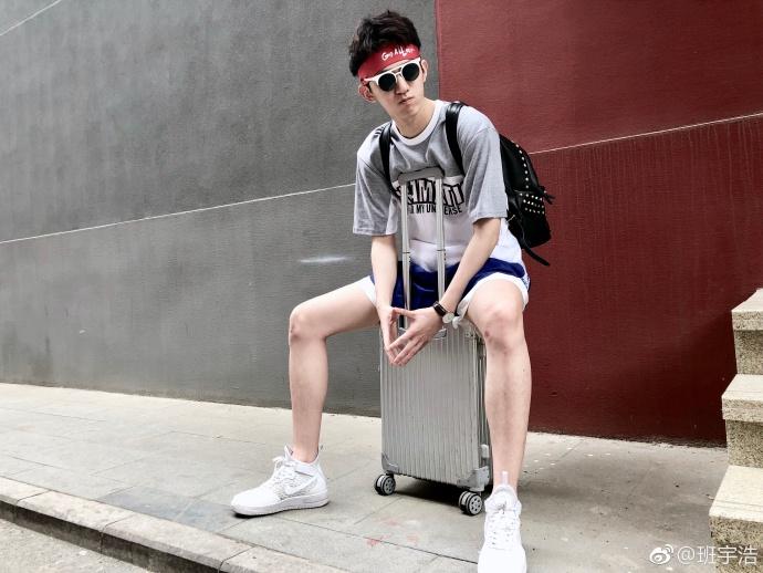 《非常完美》男嘉宾班宇浩微博晒照 网友曝扒身份信息