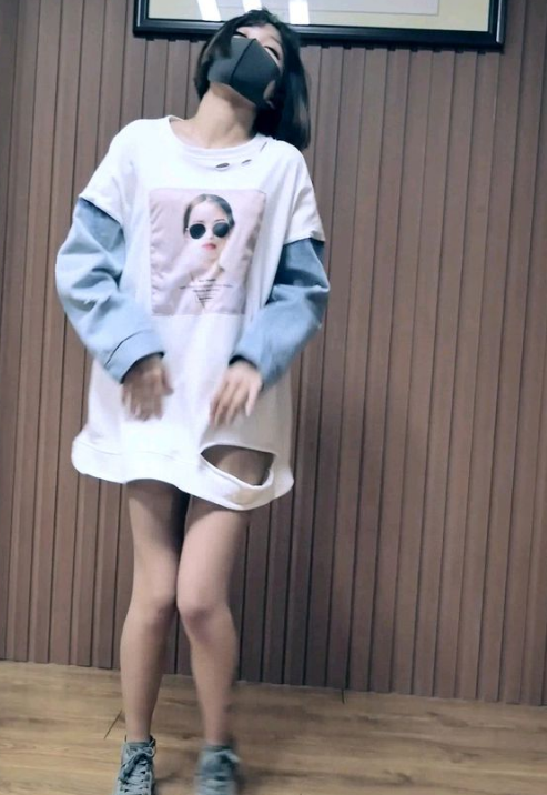 抖音再现掀衣门尺度完虐黑森林网友怒评底线何在