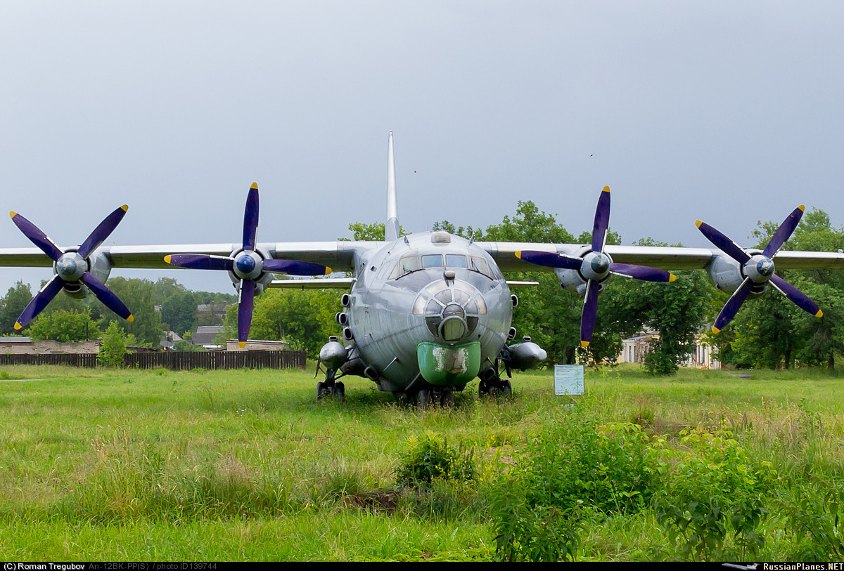 我国运8飞机的原型是苏联安12涡桨式中型运输机可惜已停产了
