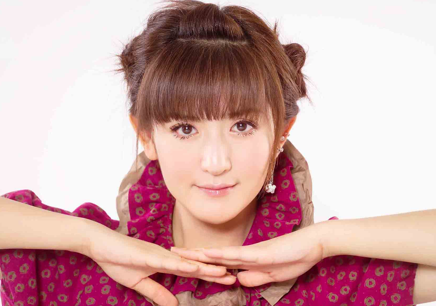 刘晓庆,谢娜晒几十年前老照片,一个玉貌花容,一个憨态可掬