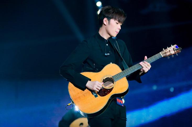 张洢豪曾是《明日之子》第一季的选手,但却连升级战都还没进,这对他来