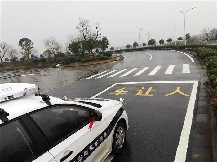 科目三直线行驶容易跑偏?别着急,4条技巧包你顺利过关