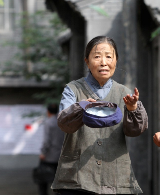 82岁张少华住院,住40平米房拍戏为儿子还房贷,胡歌探望泪流不止