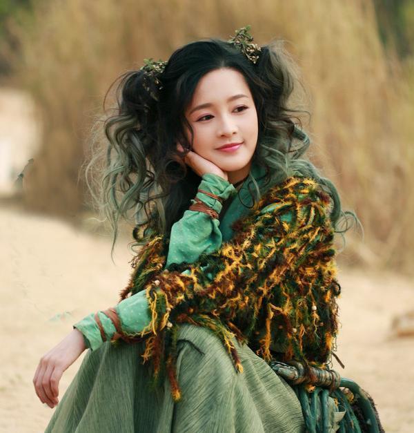 小医仙(李沁饰)的造型许多网友表示欣赏不来,这和林允的熏儿简直感觉