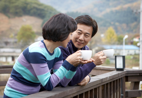 婆婆哄孙子嫌累,赌气离家出走,她去小姑子家一趟,红着双眼回来