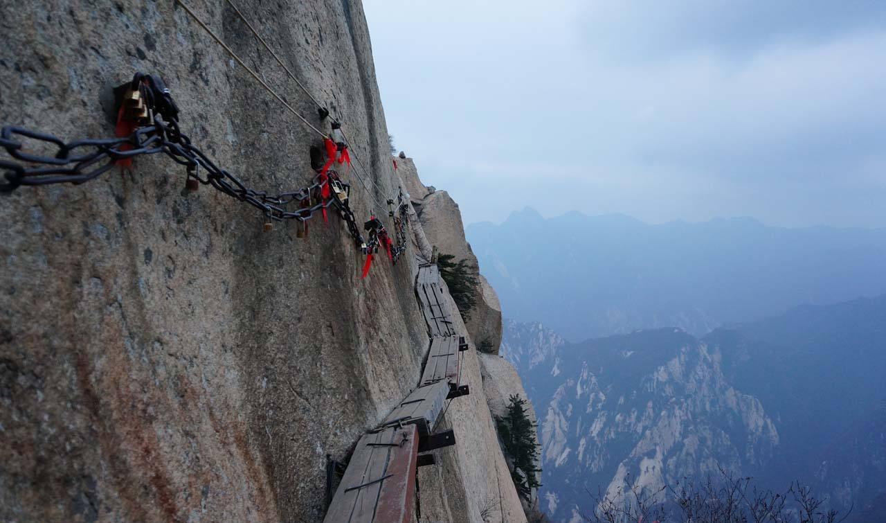 世界上最刺激的长空栈道, 老外也被它折服, 你敢来挑战吗?