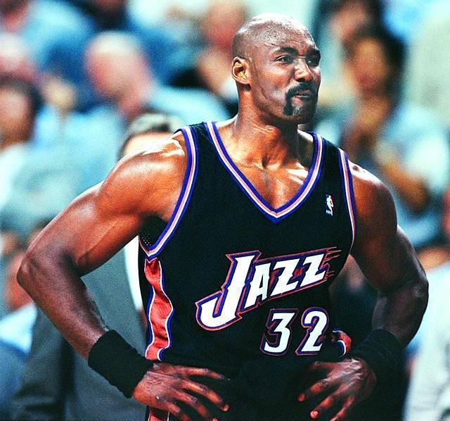 nba詹姆斯巨石强森在这些肌肉大块头面前似乎小了点