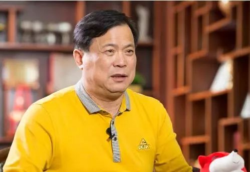 拉板车出身的鞋王匹克许景南家族生态圈品牌之路能走多远