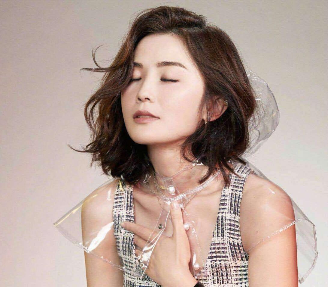 发量多的女明星,郭碧婷是护理出来的,而她头发多绝对是天生的