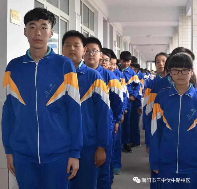 南阳市三中伏牛路校区开展"九一八"防空防灾疏散演练