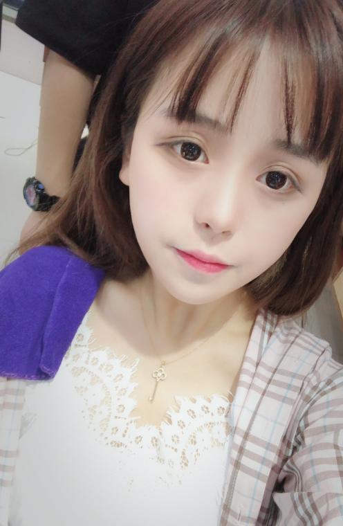 斗鱼纳豆晒美照,自曝低烧!水友:太劳累了,毕竟七姐第一劳模!