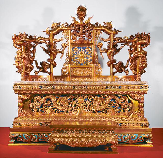 再次打破世界纪录!清乾隆御制紫檀宝座以8578万港元拍卖成交!