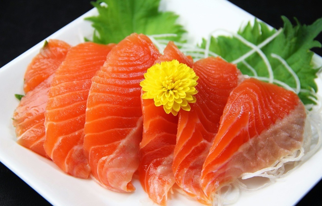 虹鳟鱼被归入三文鱼?日料老板:两者价格差近一倍!