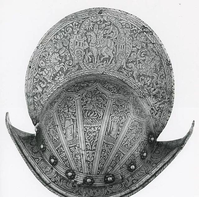 1617世纪欧洲贵族最爱的装备极尽奢华的鸡冠形高顶盔