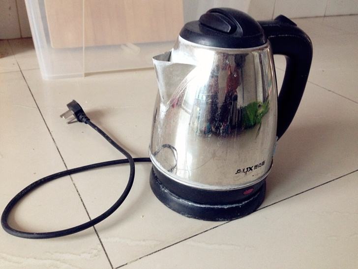 为什么聪明人从不用这种热水壶?有钱人一看就懂,懊悔现在才知道