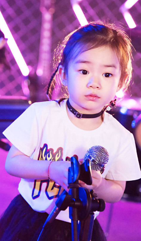 戚薇女儿的国籍曝光知情人透露不是中国也不是韩国