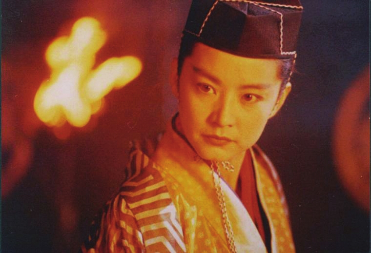 东方不败到底有多强?金庸告诉我们:能打三个独孤求败或者风清扬