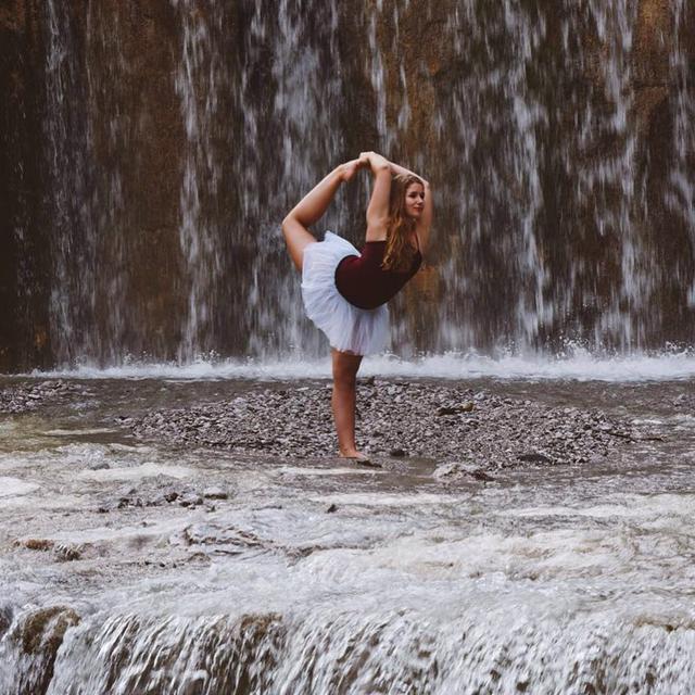 跟我来逛一逛水帘洞在瀑布下来一次瑜伽演练