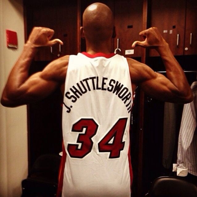 43岁雷阿伦再晒肌肉照!一话引来上万点赞,三个儿子更让科比羡慕