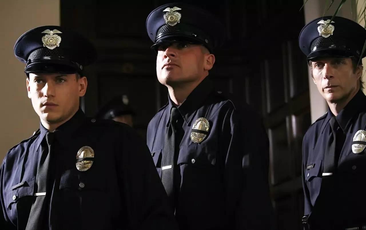 你好百度为什么拼多多售假那么猖狂还敢售卖日本假警服为什么