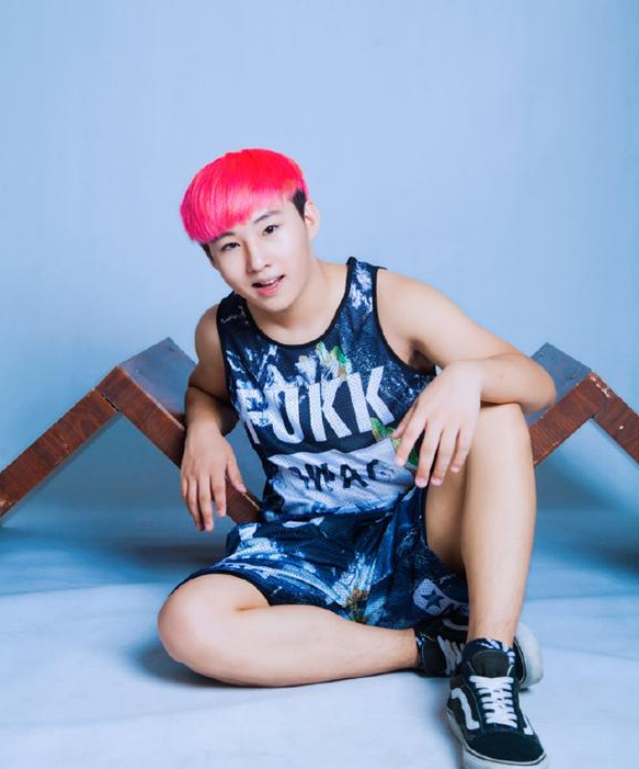 侯高俊杰当年之所以能够大受欢迎,其实和他年纪小而跳舞好的特质分不