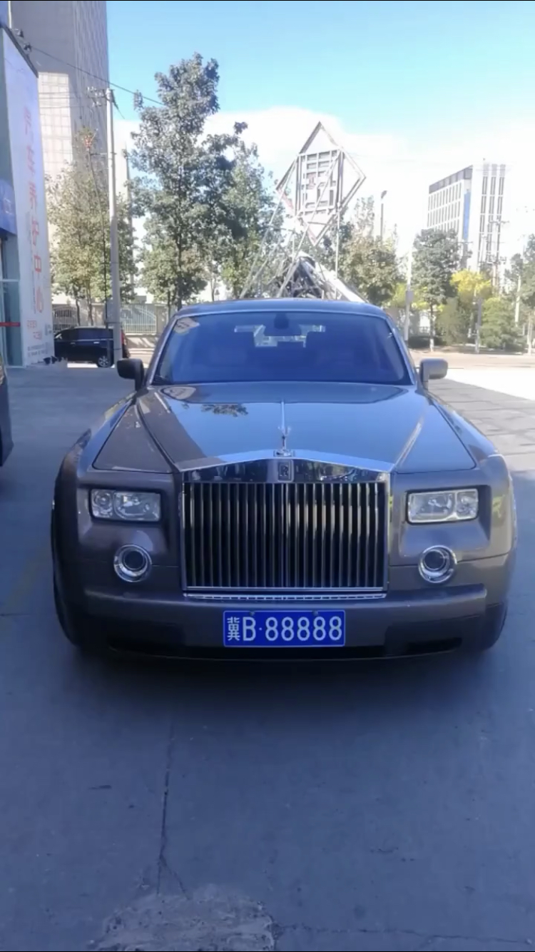 河北廊坊偶遇冀b五个8同款劳斯莱斯,车牌冀r五个8太霸气