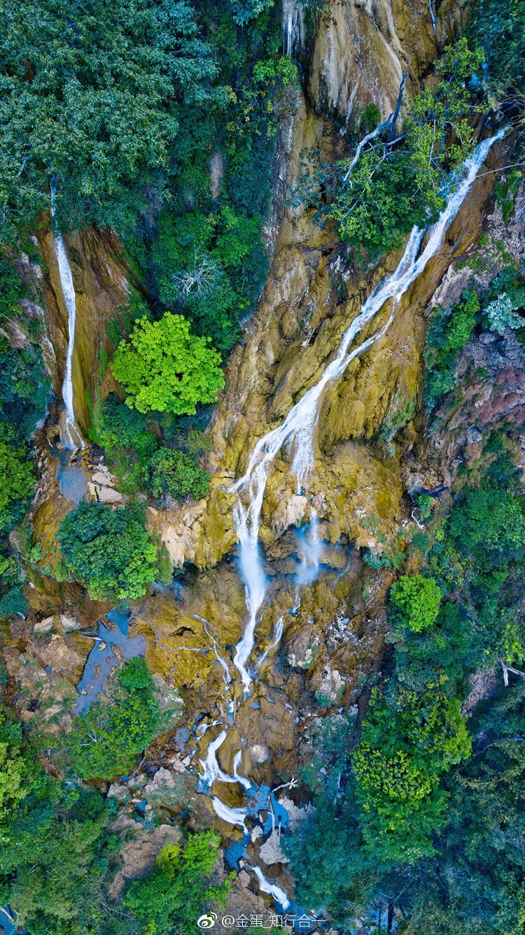 缅甸的山脉众多当丛林中的河流遇到断崖
