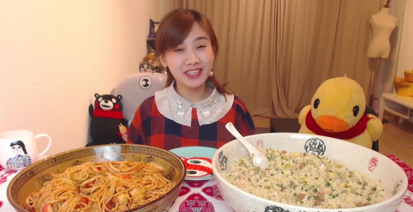 今天小编向大家介绍的就是大胃王密子君直播吃吃肥牛炒饭和海鲜意面,1