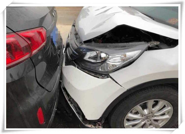 本田crv追尾长城魏派vv5, 吸能太厉害让本田车主气疯: 马上卖车