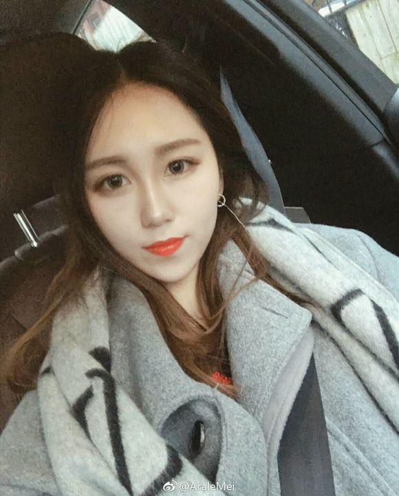 uzi女朋友一动作引发粉丝争议,盘点职业选手的那些女朋友.