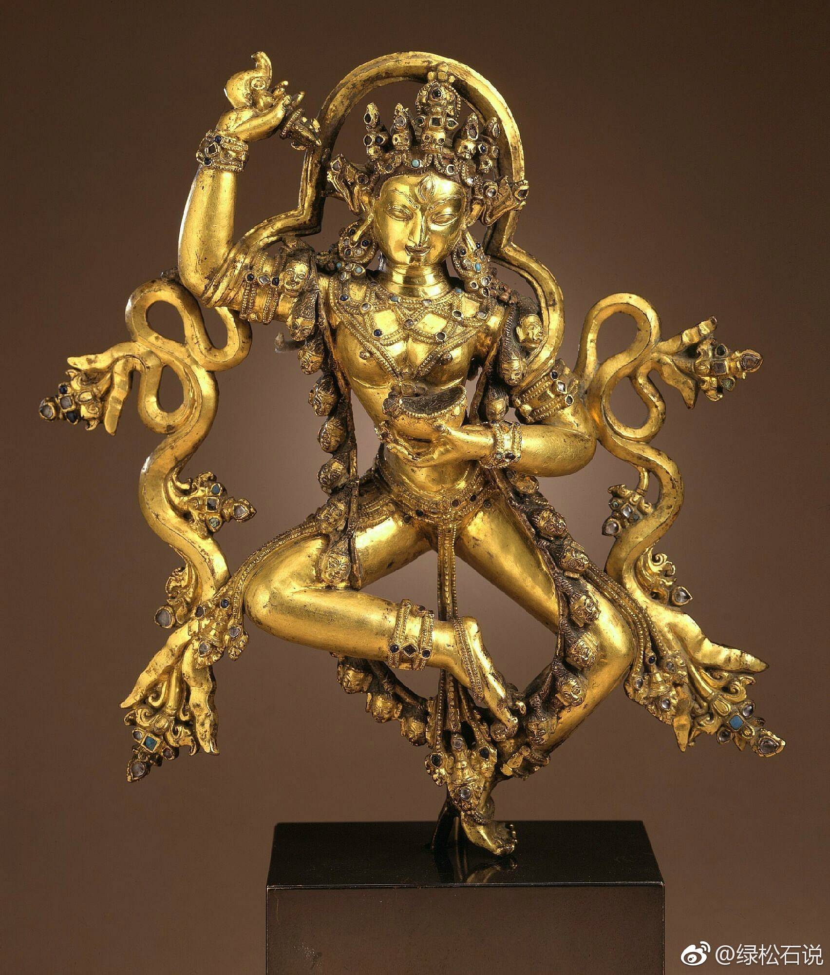 金刚瑜伽母造像是金刚亥母不现猪首的形象15世纪西藏中部地区造像